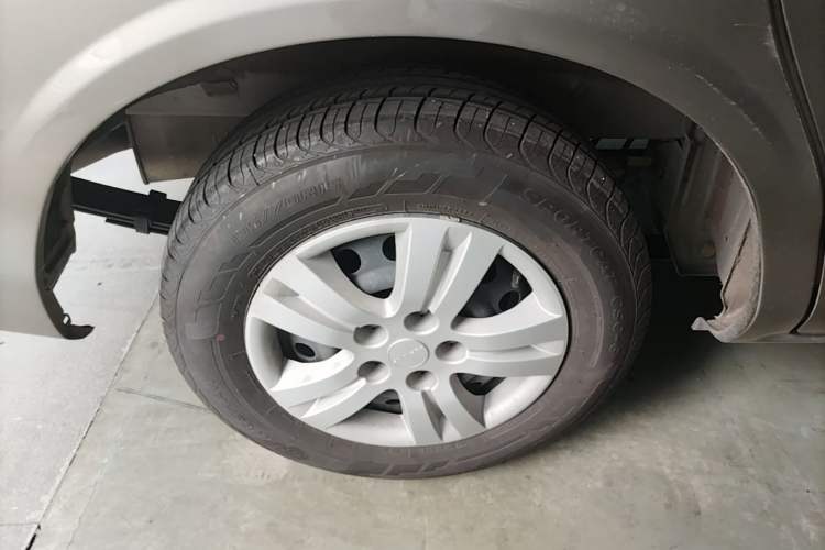 Used FORTHING Lingzhi 2023 M5 1.6L Practical Model 5 Seats Right Rear Wheel Hub