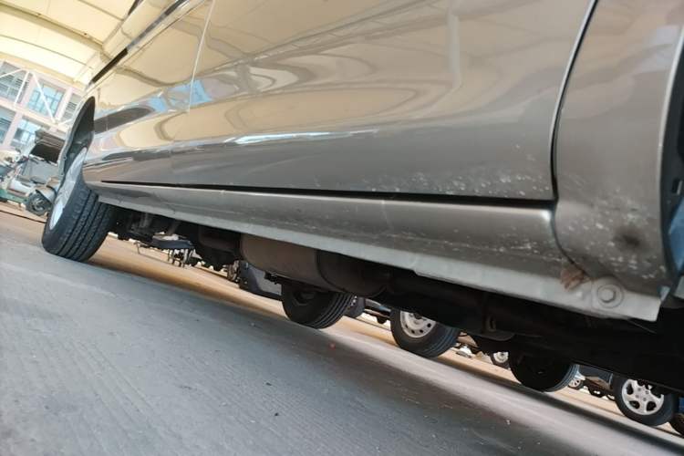 Used FORTHING Lingzhi 2023 M5L 1.6L Base Model 5 Seats Right Side Sill