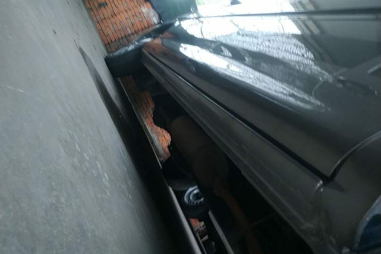 Used FORTHING Lingzhi 2023 M5L 1.6L Base Model 7 Seats Right Side Sill