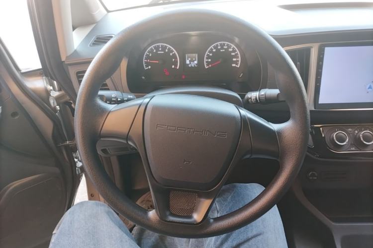 Used FORTHING Lingzhi 2023 M5L 1.6L Base Model 5 Seats Steering Wheel