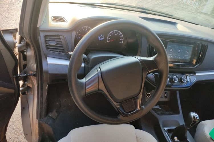 Used FORTHING Lingzhi 2023 M5L 1.6L Base Model 7 Seats Steering Wheel