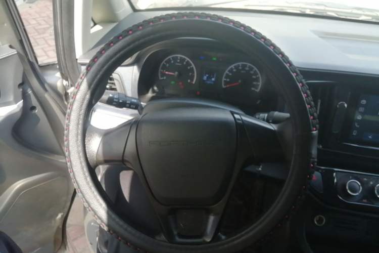Used FORTHING Lingzhi 2023 M5L 1.6L Base Model 7 Seats Steering Wheel
