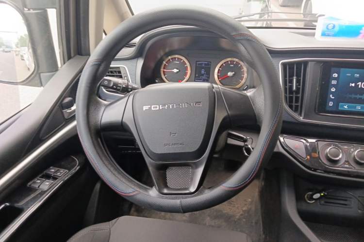 Used FORTHING Lingzhi 2023 M5L 1.6L Comfort 9-Seater Steering Wheel