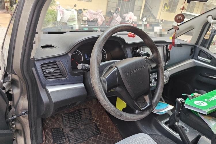 Used FORTHING Lingzhi 2023 M5L 1.6L Base Model 7 Seats Steering Wheel