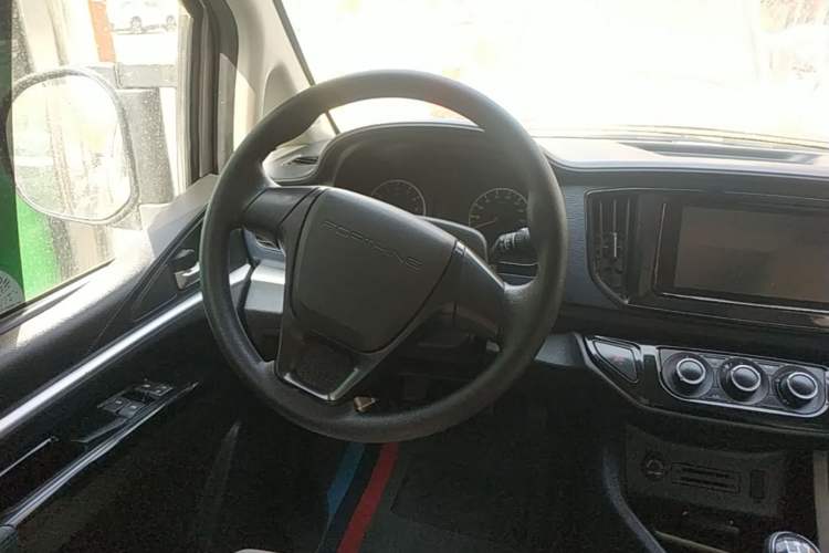 Used FORTHING Lingzhi 2023 M5L 1.6L Base Model 7 Seats Steering Wheel