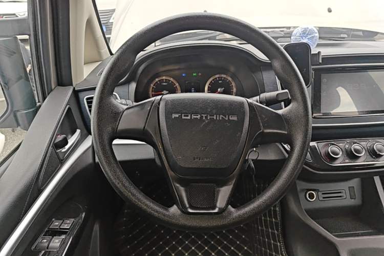 Used FORTHING Lingzhi 2023 M5L 1.6L Comfort Edition 7-Seater Steering Wheel