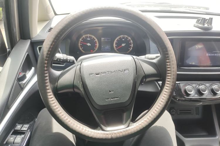 Used FORTHING Lingzhi 2023 M5 1.6L Comfort Edition 7-Seater Steering Wheel