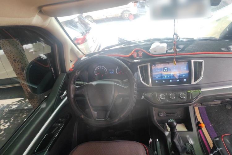 Used FORTHING Lingzhi 2023 M5 1.6L Practical Model 5 Seats Steering Wheel