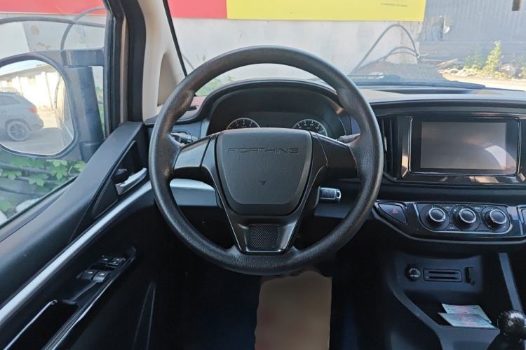 Used FORTHING Lingzhi 2023 M5L 1.6L Base Model 7 Seats Steering Wheel