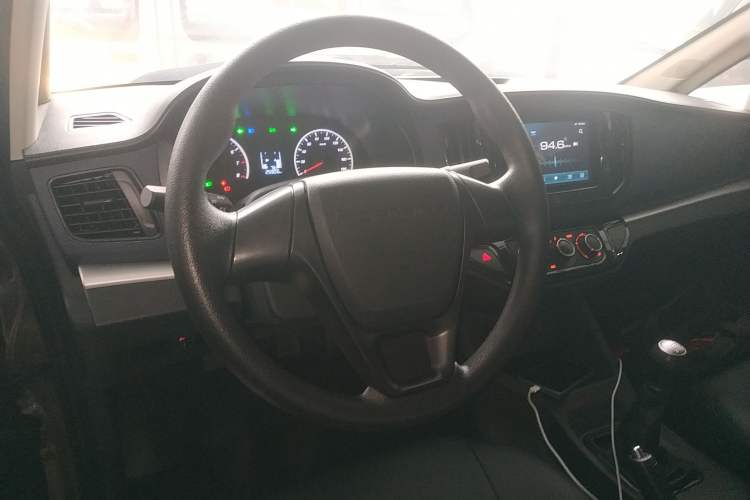 Used FORTHING Lingzhi 2023 M5L 1.6L Base Model 7 Seats Steering Wheel