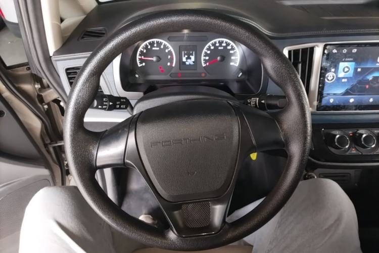 Used FORTHING Lingzhi 2023 M5 1.6L Practical Model 5 Seats Steering Wheel