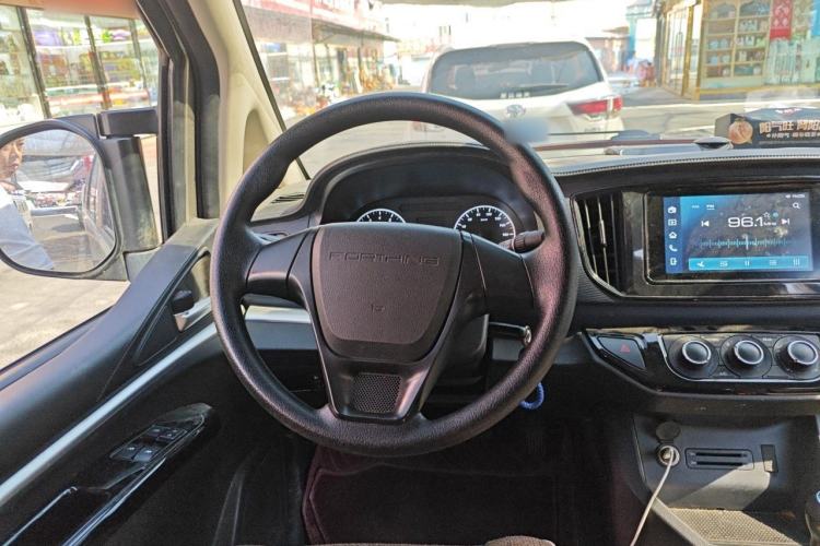 Used FORTHING Lingzhi 2023 M5L 1.6L Base Model 7 Seats Steering Wheel