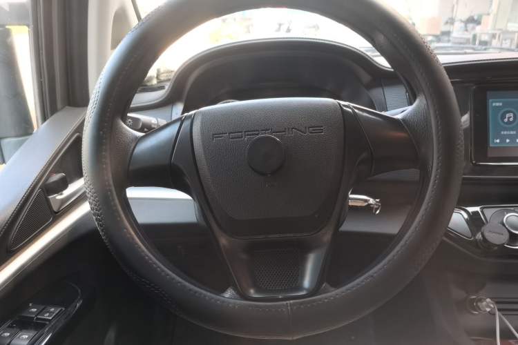 Used FORTHING Lingzhi 2023 M5L 1.6L Base Model 7 Seats Steering Wheel