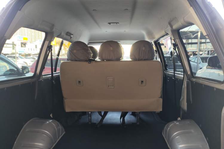 Used FORTHING Lingzhi 2023 M5 1.6L Practical Model 5 Seats Trunk