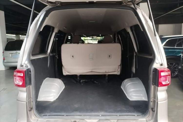 Used FORTHING Lingzhi 2023 M5 1.6L Practical Model 5 Seats Trunk