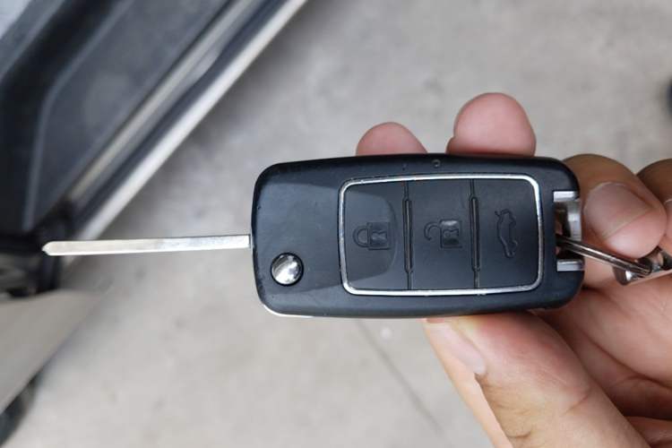 Used FORTHING Lingzhi 2023 M5L 1.6L Base Model 7 Seats Vehicle Key