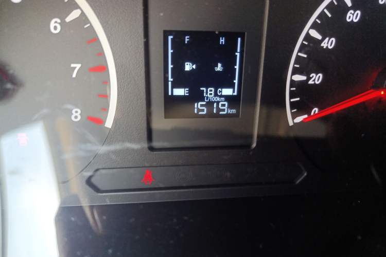 Used FORTHING Lingzhi 2023 M5 1.6L Practical Model 5 Seats Odometer Close Up