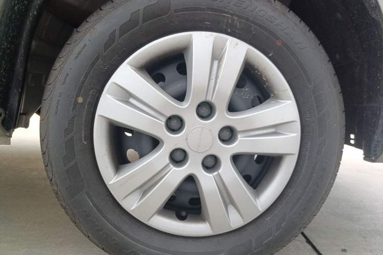 Used FORTHING Lingzhi 2023 M5 1.6L Practical Model 5 Seats Right Front Wheel Hub