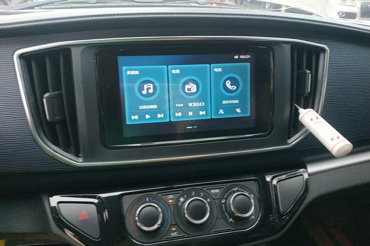Used FORTHING Lingzhi 2023 M5L 1.6L Comfort Edition 7-Seater Audio And AC Panel