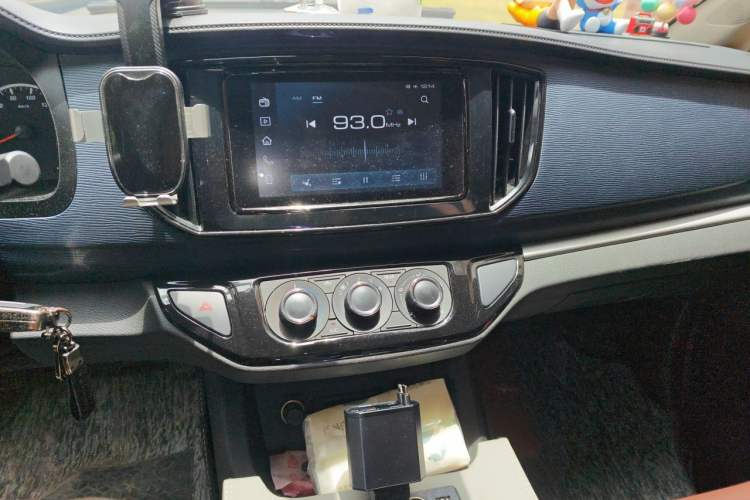 Used FORTHING Lingzhi 2023 M5L 1.6L Base Model 7 Seats Audio And AC Panel