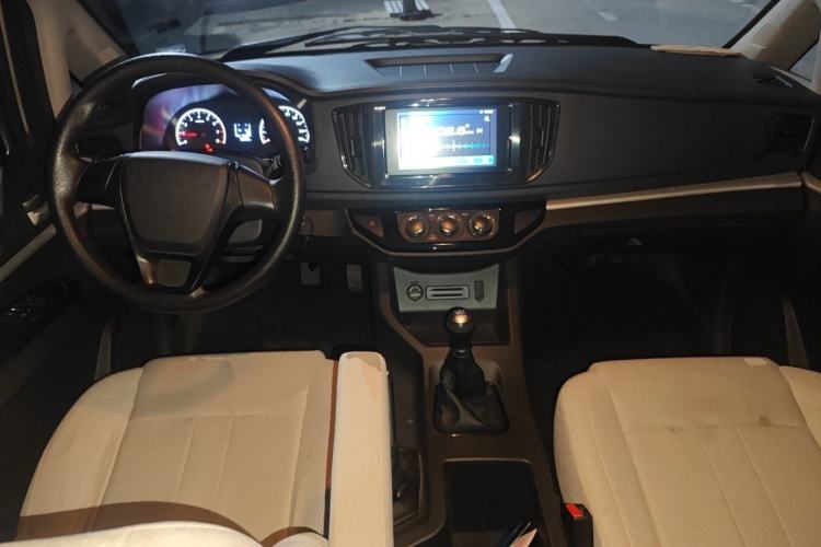 Used FORTHING Lingzhi 2023 M5L 1.6L Comfort Edition 7-Seater Center Console