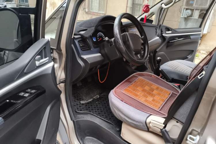 Used FORTHING Lingzhi 2023 M5L 1.6L Base Model 5 Seats Driver Seat