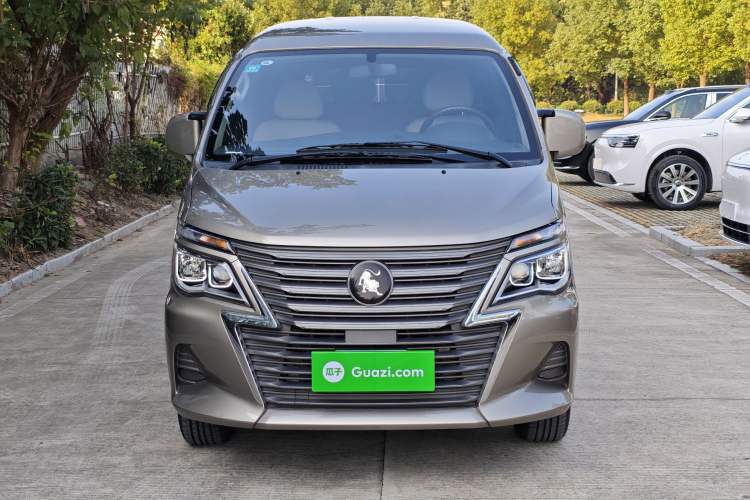 Used FORTHING Lingzhi 2023 M5L 1.6L Base Model 7 Seats Exterior 1
