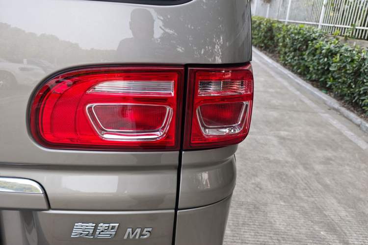 Used FORTHING Lingzhi 2023 M5L 1.6L Base Model 7 Seats Exterior 10