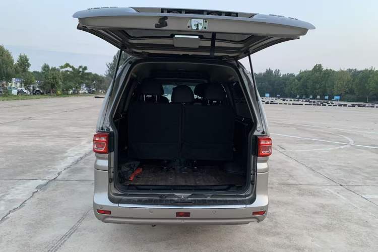 Used FORTHING Lingzhi 2023 M5L 1.6L Comfort Edition 7-Seater Exterior 10