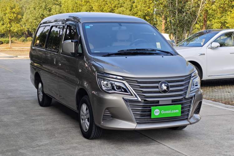 Used FORTHING Lingzhi 2023 M5L 1.6L Base Model 7 Seats Exterior 2