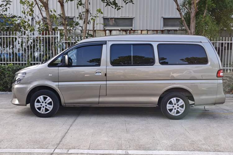 Used FORTHING Lingzhi 2023 M5L 1.6L Base Model 7 Seats Exterior 6