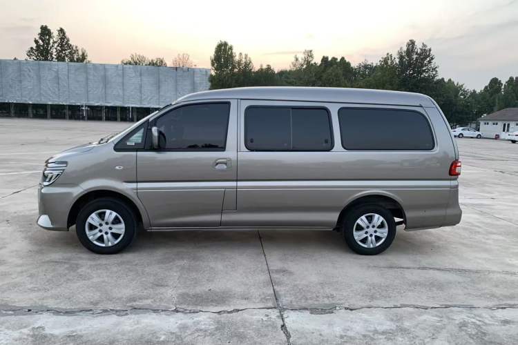 Used FORTHING Lingzhi 2023 M5L 1.6L Comfort Edition 7-Seater Exterior 6