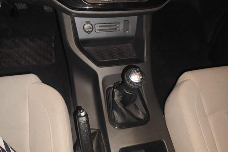 Used FORTHING Lingzhi 2023 M5L 1.6L Comfort Edition 7-Seater Gear Lever