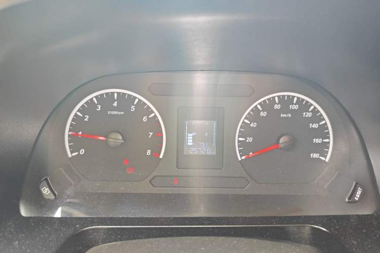 Used FORTHING Lingzhi 2023 M5L 1.6L Base Model 7 Seats Instrument Cluster