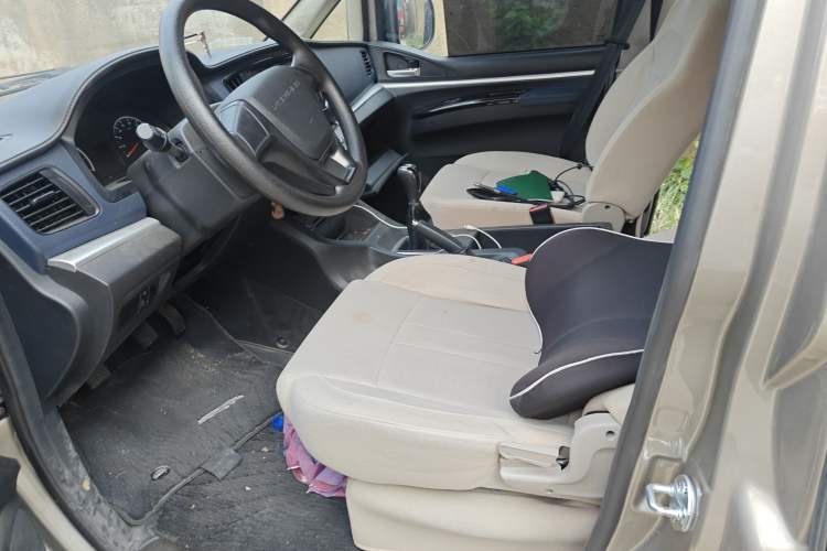 Used FORTHING Lingzhi 2023 M5L 1.6L Base Model 7 Seats Left Front Seat
