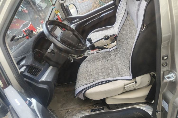 Used FORTHING Lingzhi 2023 M5L 1.6L Base Model 7 Seats Left Front Seat