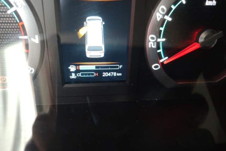 Used FORTHING Lingzhi 2023 M5L 1.6L Luxury 7-Seater Odometer Close Up