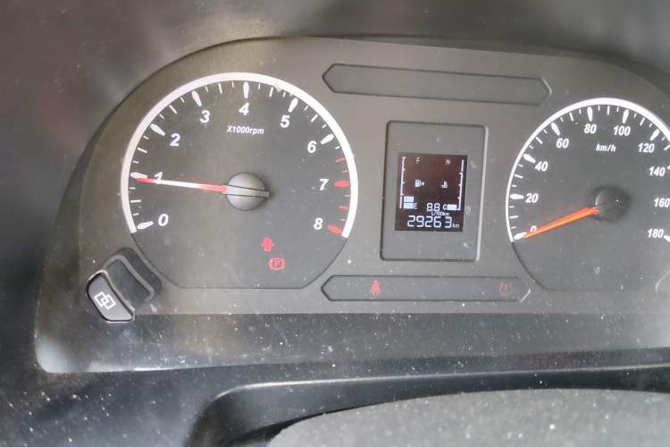 Used FORTHING Lingzhi 2023 M5L 1.6L Base Model 5 Seats Odometer Close Up