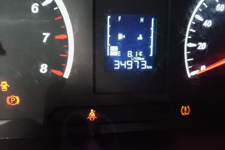 Used FORTHING Lingzhi 2023 M5L 1.6L Base Model 5 Seats Odometer Close Up