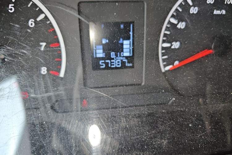 Used FORTHING Lingzhi 2023 M5L 1.6L Base Model 5 Seats Odometer Close Up