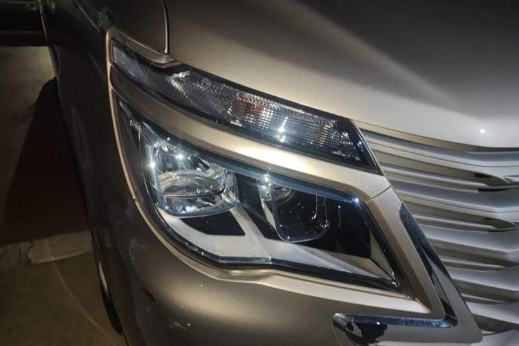 Used FORTHING Lingzhi 2023 M5L 1.6L Comfort Edition 7-Seater Right Front Headlight