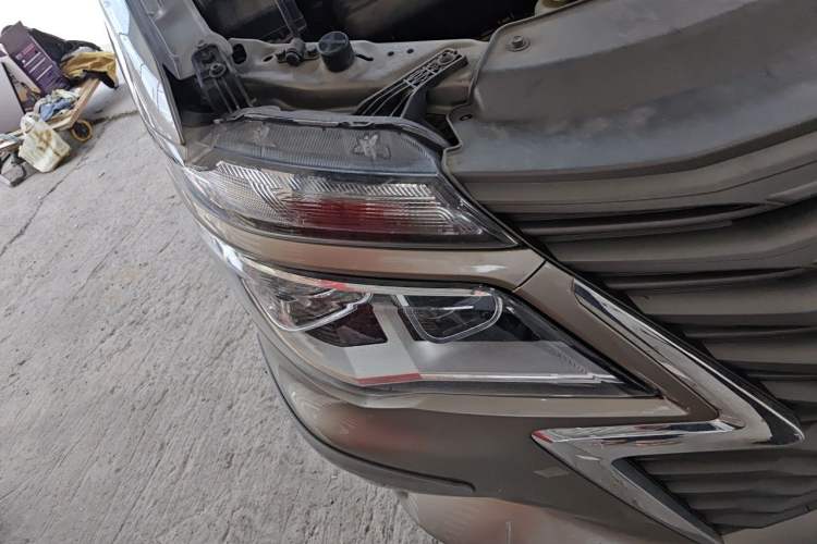 Used FORTHING Lingzhi 2023 M5L 1.6L Base Model 5 Seats Right Front Headlight