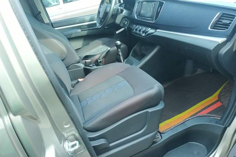 Used FORTHING Lingzhi 2023 M5L 1.6L Comfort Edition 7-Seater Right Front Seat