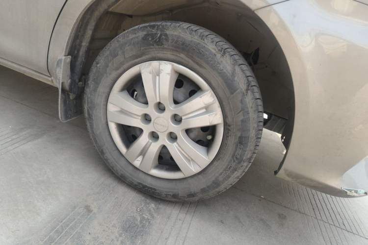 Used FORTHING Lingzhi 2023 M5L 1.6L Base Model 7 Seats Right Front Wheel Hub