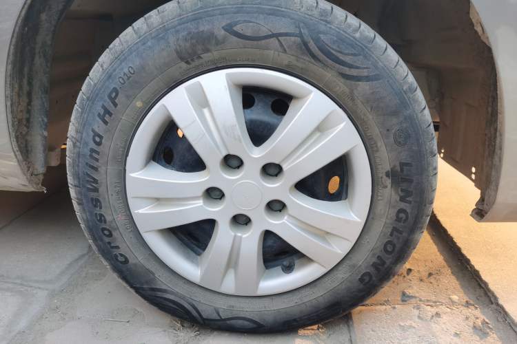 Used FORTHING Lingzhi 2023 M5 1.6L Practical Model 5 Seats Right Front Wheel Hub