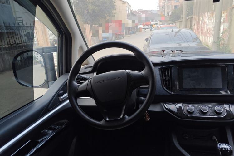 Used FORTHING Lingzhi 2023 M5L 1.6L Base Model 7 Seats Steering Wheel
