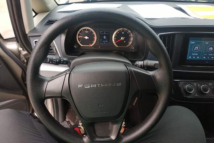 Used FORTHING Lingzhi 2023 M5L 1.6L Comfort Edition 7-Seater Steering Wheel