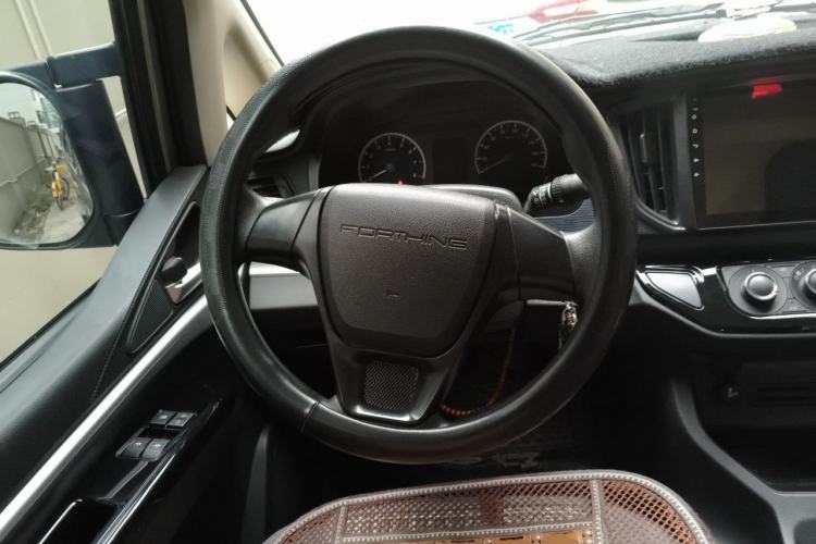 Used FORTHING Lingzhi 2023 M5L 1.6L Base Model 5 Seats Steering Wheel