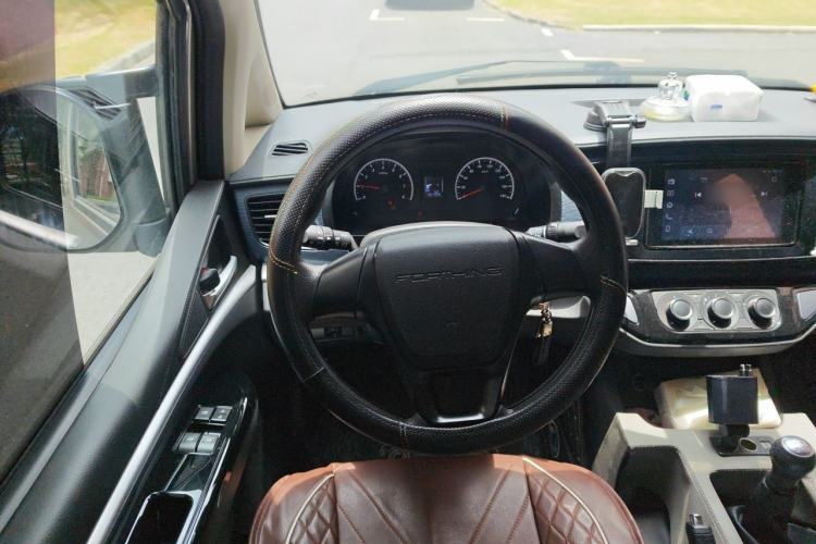 Used FORTHING Lingzhi 2023 M5L 1.6L Base Model 7 Seats Steering Wheel
