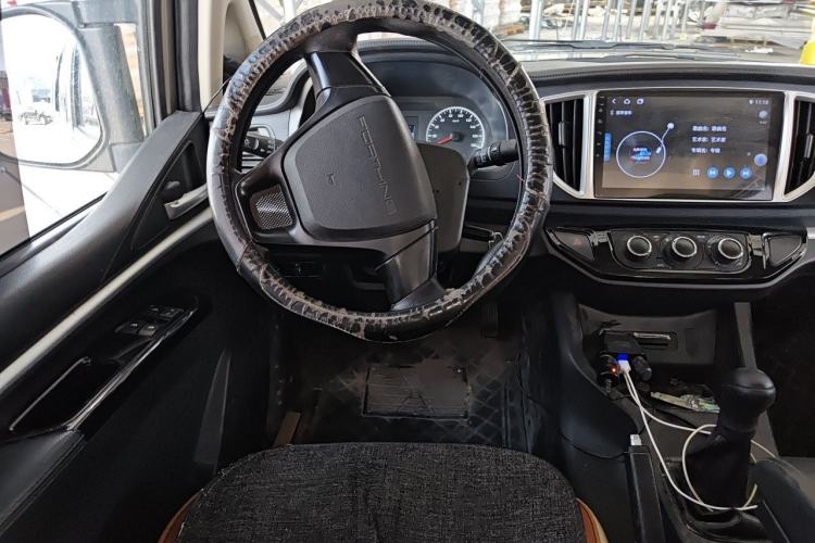 Used FORTHING Lingzhi 2023 M5L 1.6L Base Model 5 Seats Steering Wheel